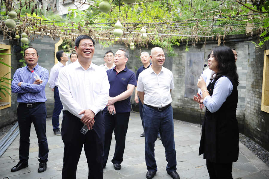 中共齐齐哈尔市委副书记、市长李玉刚 一行来访广药集团神农草堂 中共齐齐哈尔市委副书记、市长李玉刚 一行来访广药集团神农草堂