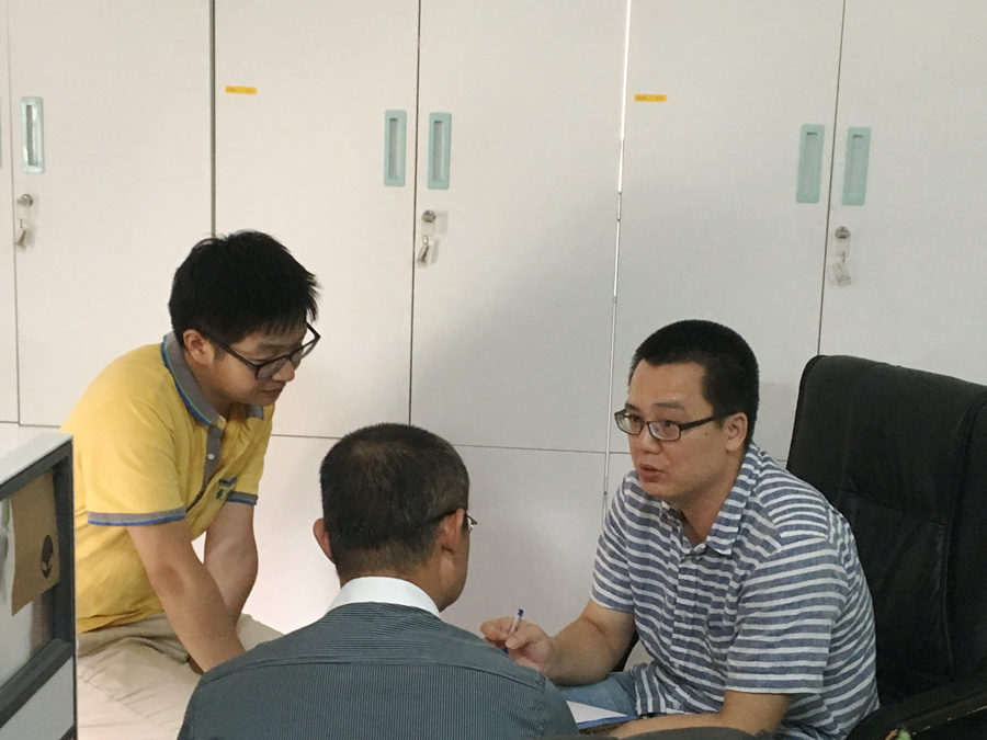 软硬兼备的坚强后盾: 资讯部硬件组劳模蔡麟琪副经理 软硬兼备的坚强后盾: 资讯部硬件组劳模蔡麟琪副经理