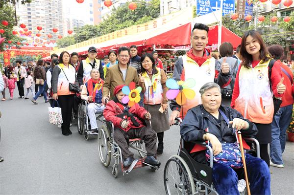 广药白云山何济公向秀丽·雷锋党团志愿服务队在行动 广药白云山何济公向秀丽·雷锋党团志愿服务队在行动