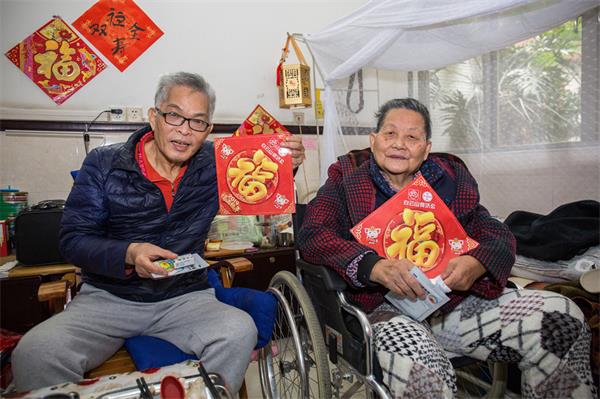 广药白云山何济公向秀丽·雷锋党团志愿服务队在行动 广药白云山何济公向秀丽·雷锋党团志愿服务队在行动