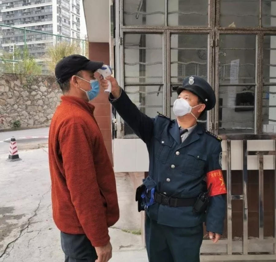 多措并举安全复工—广州市白云区融媒体中心采访白云山化学制药厂 多措并举安全复工—广州市白云区融媒体中心采访白云山化学制药厂