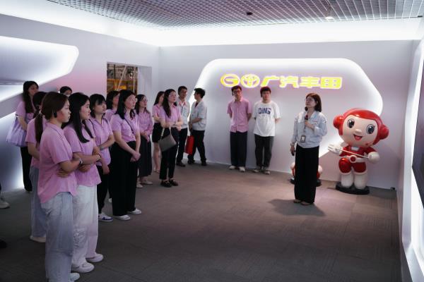 凝聚青春力量 探讨新质生产力 凝聚青春力量 探讨新质生产力