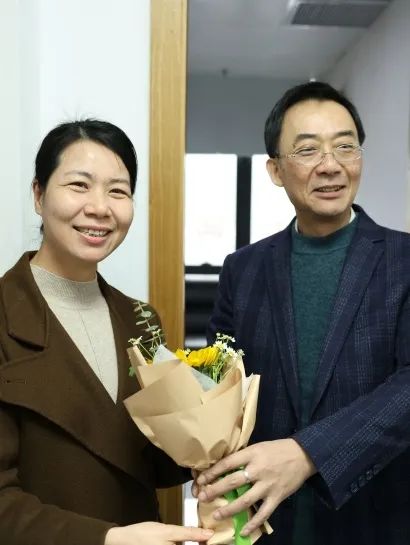 白云山销售公司工会三八妇女节献礼:鲜花赠佳人,茶韵染春色,山野绽芳华 白云山销售公司工会三八妇女节献礼:鲜花赠佳人,茶韵染春色,山野绽芳华