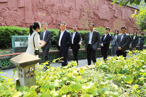 ��ҩ���ŵ�ί��ǡ����³���С��������ɽ�ͻƵ���